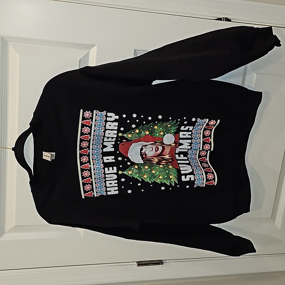 Merry Swiftmas Sweatshirt (M) Taylor Swift
